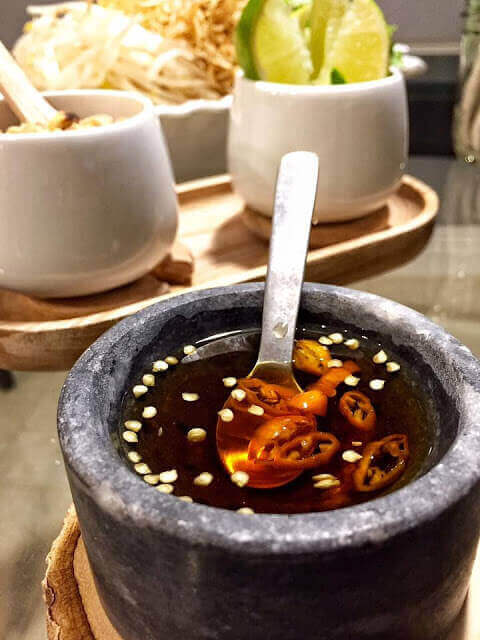 Cách nấu mì quảng truyền thống Việt Nam bằng tiếng anh – How to make mi quang Vietnam (Quang style noodle soup)