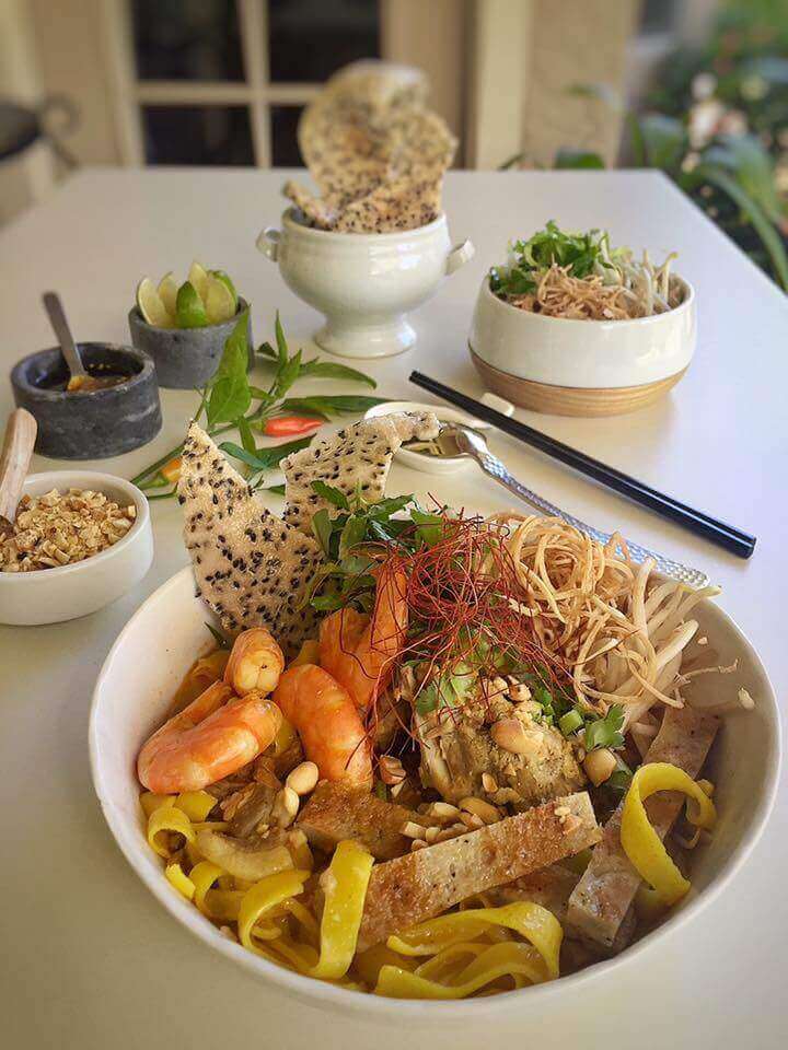 Cách nấu mì quảng truyền thống Việt Nam bằng tiếng anh – How to make mi quang Vietnam (Quang style noodle soup)